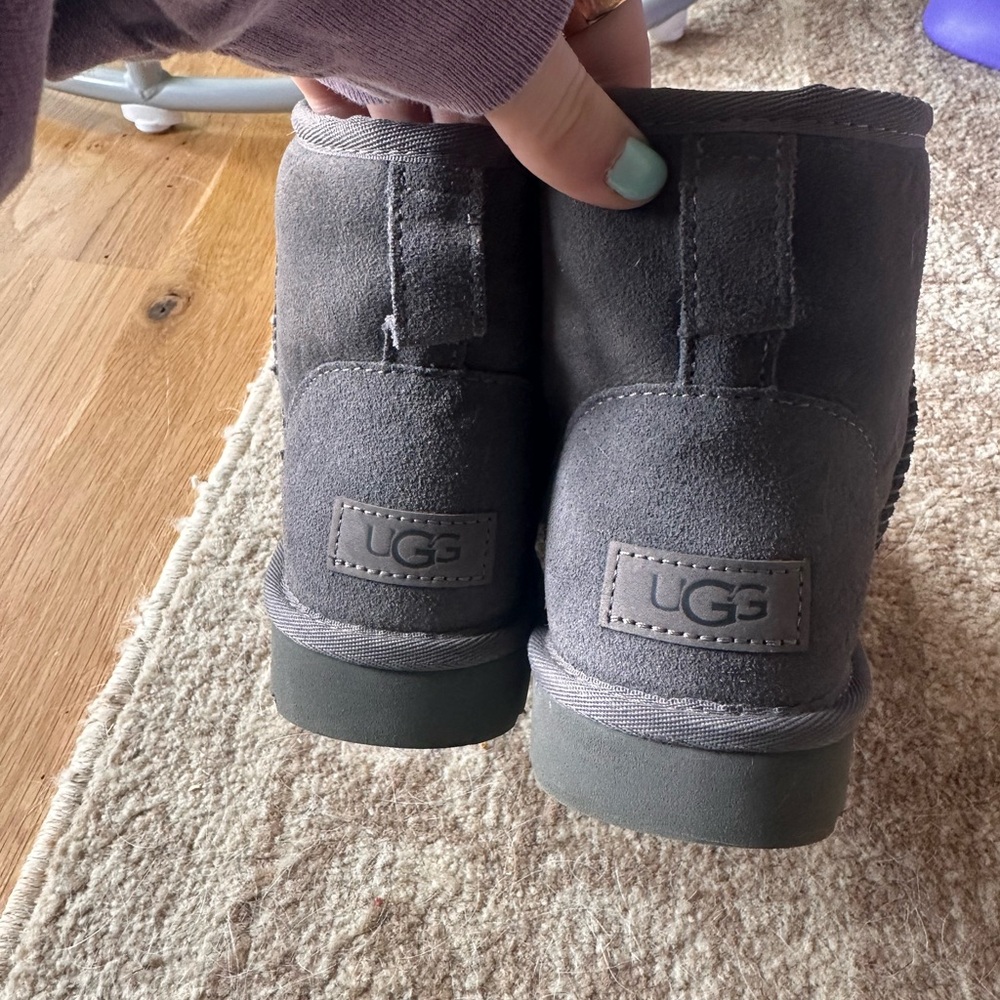 Ugg Mini - Picture 3 of 3
